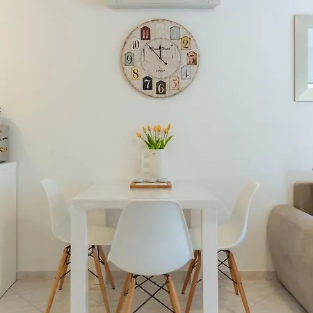 Lct Charming Beach House Apartment